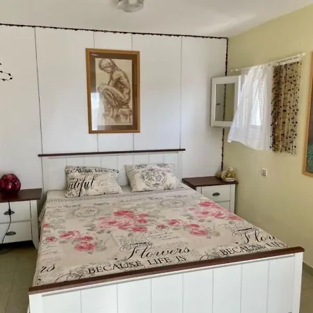 Beautiful Holiday In Chroussa With Sea View Vakantiehuis *